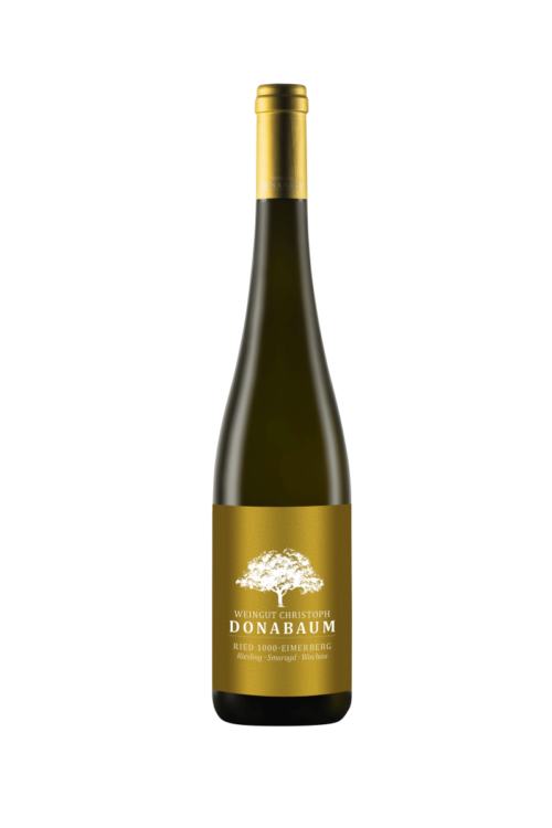 Braune Weinflasche mit goldenem Etikett und weißem Logo darauf Riesling Smaragd Ried 1000 Eimerberg