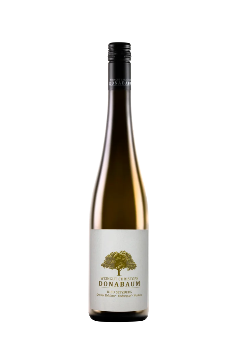 Braune Weinflasche mit beigem Etikett und braunem Logo darauf Grüner Veltliner Federspiel Ried Setzberg